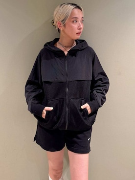 「NIKE（ナイキ）の【NIKE】W MOON SHOE OG（スニーカー、ホワイト系）」を使った、emmiさんの秋コーディネート