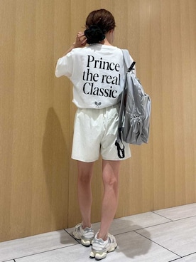 「アイテム（スニーカー、グレー系）」を使った、emmiさん（レディース・157cm）の夏コーディネート