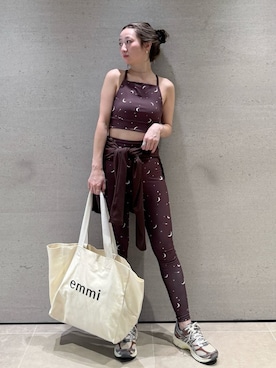 「アイテム（スポーツグッズ）」を使った、emmiさん（レディース・157cm）の秋コーディネート