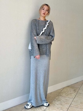 「NEW BALANCE（ニューバランス）の【New Balance for emmi】U204L（スニーカー、グレー系）」を使った、emmiさんの春コーディネート
