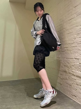 「ASICS（アシックス）の【ASICS】HYPERSYNC（スニーカー、シルバー系）」を使った、emmiさんの春コーディネート