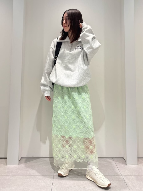 new balance スウェットシャツとスカートのセットアップ NEW BALANCEのスウェットを使った「スカート」の人気ファッション