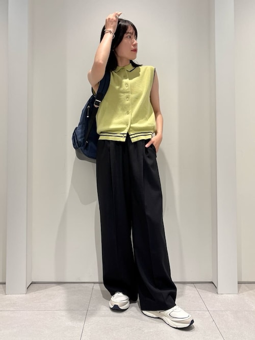 襟付きニットベスト（ポロシャツ）｜emmi（エミ）のファッション