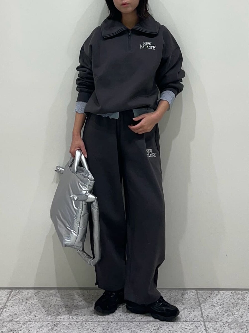 NEW BALANCEのスウェットを使った「セットアップ」の人気ファッション