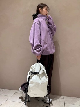 「アイテム（スウェット、パープル系）」を使った、emmiさん（レディース・163cm）の秋コーディネート