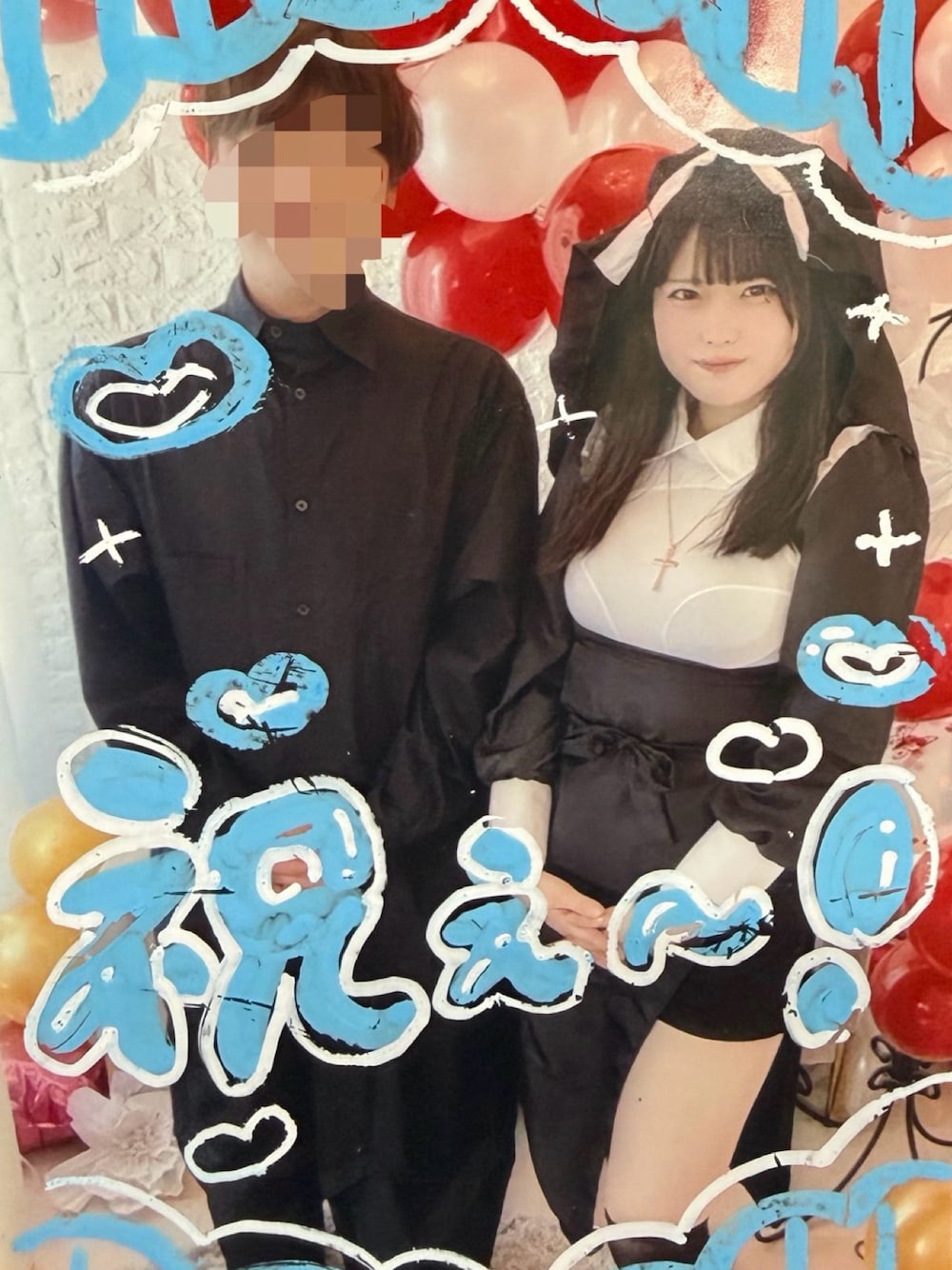 ブラック系のシャツ/ブラウス、ブラック系のスラックスを着用したメンズの春コーディネートの1枚目の写真