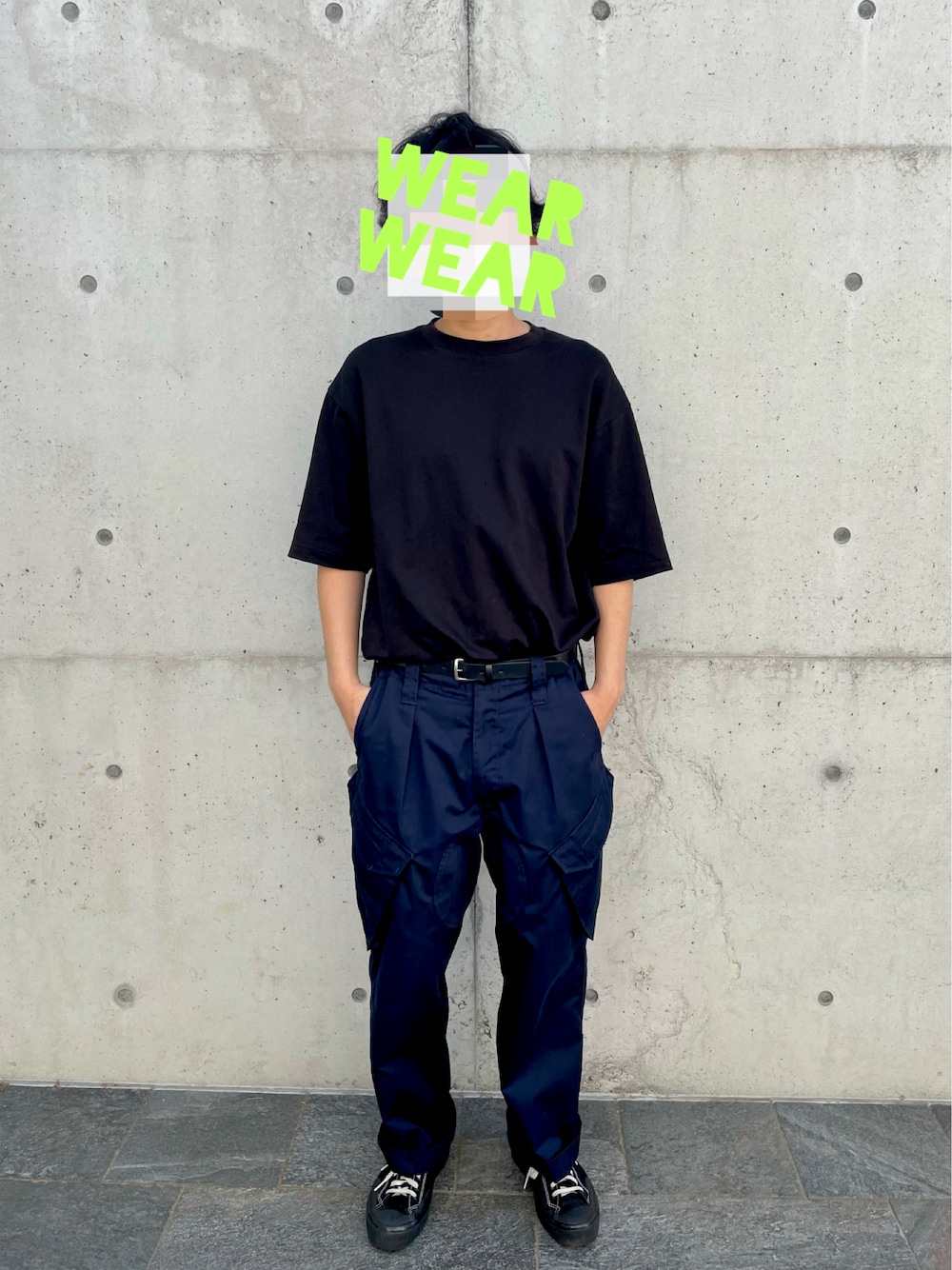 「UNIQLO U、royalnavy」｜「MILITARYのアイテム（カーゴパンツ、ブルー系）」を使った、grapevineさん（メンズ・172cm）の夏コーディネートの1枚目の写真