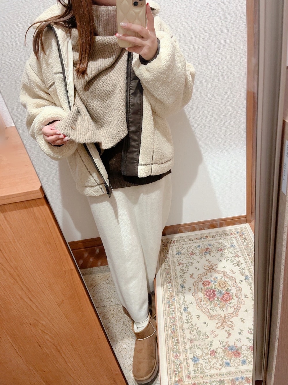 「冬コーデ、冬、オトナ女子、しまむら、しまむらコーデ、ムートンブーツ、今日のコーデ、ゆるコーデ、ママファッション」｜「UNIQLOのアイテム（スカート、ホワイト系）」を使った、アキさん（骨格ストレート・レディース・152cm）の冬コーディネートの1枚目の写真