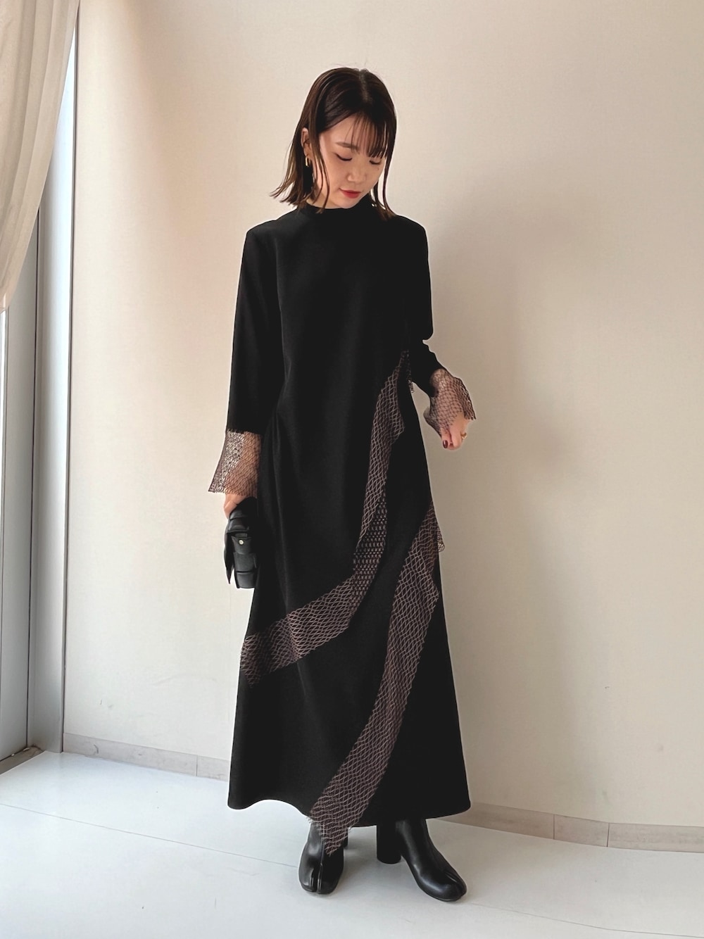 「ブーツ、ワンピース、お出かけコーデ、スタッフ、シンプルスタイル、冬コーデ、モード、Callarus、オケージョン、ドレス、結婚式二次会スタイル、結婚式、レディースファッション、レギュラー、謝恩会」｜「Callarusの【結婚式・パーティー・オケージョンドレス】アシメメッシュデザインワンピースドレス｜大きいサイズ有〔Callarus〕（ドレス、ブラック系）」を使った、ちささん（レディース・158cm）の冬コーディネートの1枚目の写真