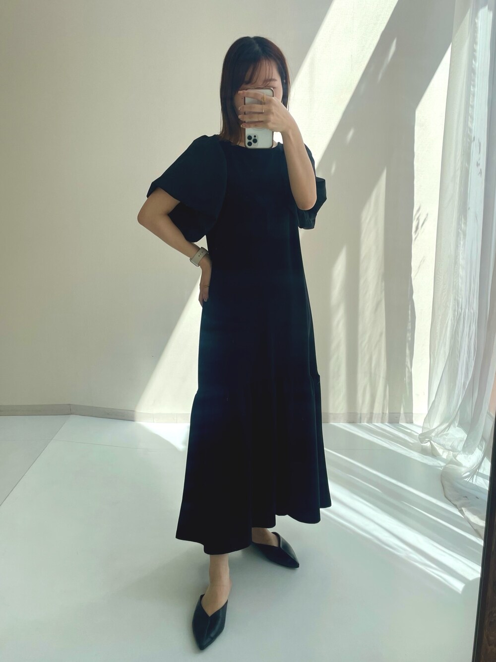「ワンピース、ワンピーススタイル、ティアードワンピース、袖ボリューム、レディースファッション、スタッフ、レギュラー、春コーデ、夏コーデ、Be praised、きれいめカジュアル、シンプルスタイル、大人ガーリー、大人カジュアル、休日スタイル」｜「nissenの袖切替ティアードワンピース（ワンピース、ブラック系）」を使った、ちささん（レディース・158cm）の春コーディネートの1枚目の写真