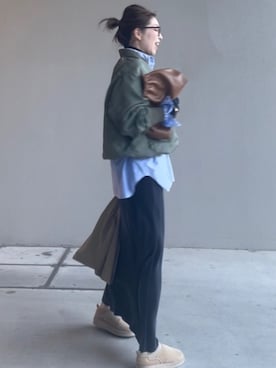 「マキシスカート」｜「アイテム（MA-1）」を使った、UDさん（レディース・164cm）の秋コーディネート