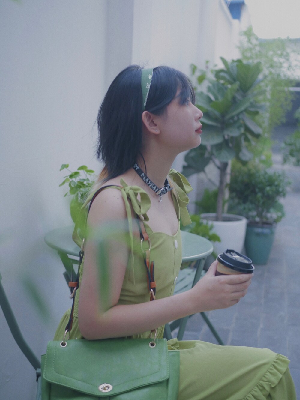 「夏、街头搭配、ootd、复古、古着MIX、绿色」｜「cache cacheのアイテム（ジャンパースカート、グリーン系）」を使った、Xiaさん（レディース・169cm）の夏コーディネートの1枚目の写真