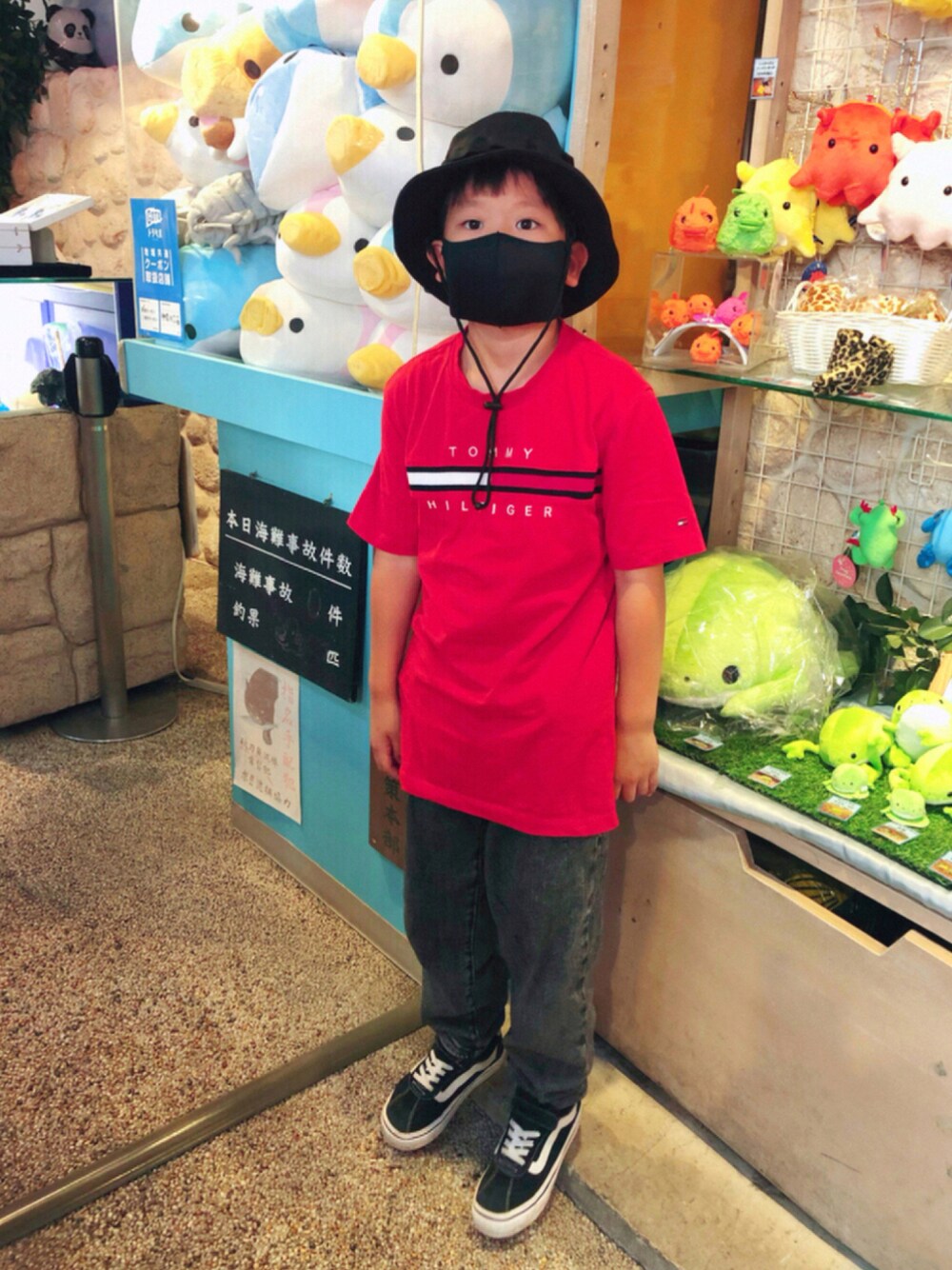 「TOMMY HILFIGER、ZARA KIDS、VANS、ニューエラ、ハット、BTS、休日スタイル、ストリート」｜「TOMMY HILFIGERのフラッグロゴＴシャツ（Tシャツ/カットソー、レッド系）」を使った、y.s.m.yさん（キッズ・121cm）の夏コーディネートの1枚目の写真