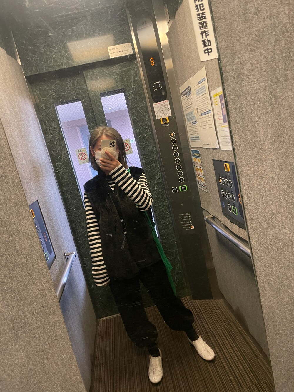 「Kastaneの【UNISEX】MULTI-FUNCTION FIELDCOAT&FURVEST（その他アウター、ブラック系）」を使った、偽物飛鳥さん（レディース・156cm）の春コーディネートの1枚目の写真