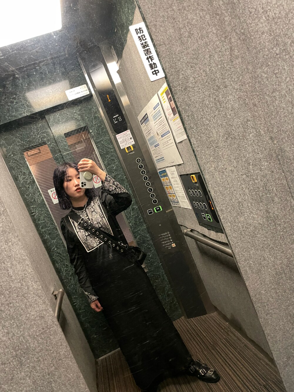 「AmeriのELFIN EMBROIDERY CAFTAN DRESS（ワンピース、ブラック系）」を使った、偽物飛鳥さん（レディース・156cm）の春コーディネートの1枚目の写真