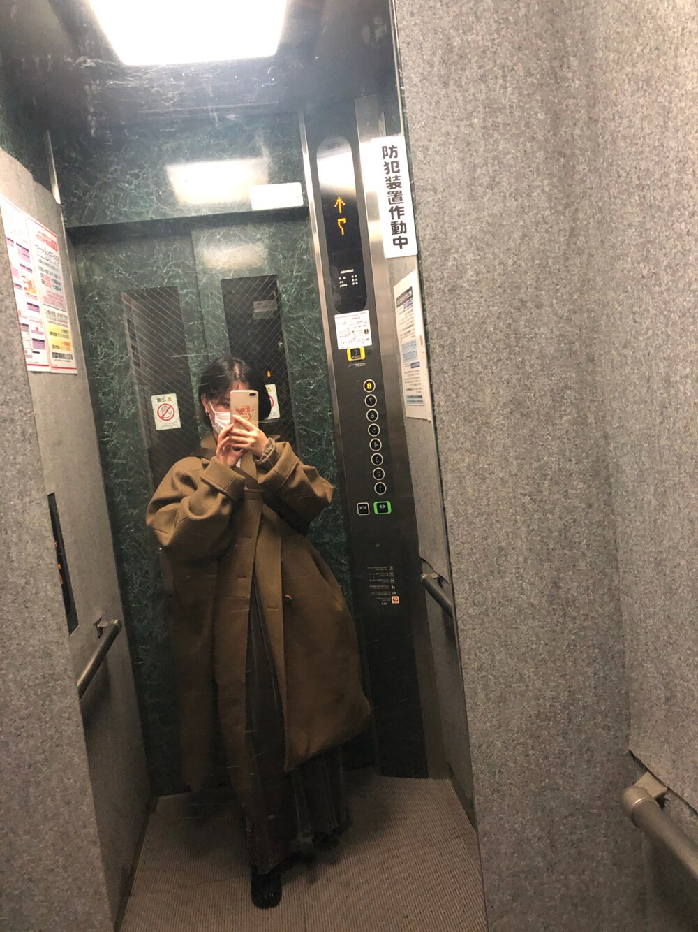 「merry jennyのmore more looseコート（その他アウター、グリーン系）」を使った、偽物飛鳥さん（レディース・156cm）の冬コーディネートの1枚目の写真