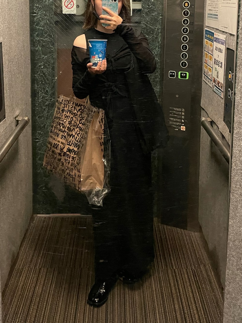 「TODAYFULのペンシルパイルドレス（ワンピース、ブラック系）」を使った、偽物飛鳥さん（レディース・156cm）の秋コーディネートの1枚目の写真