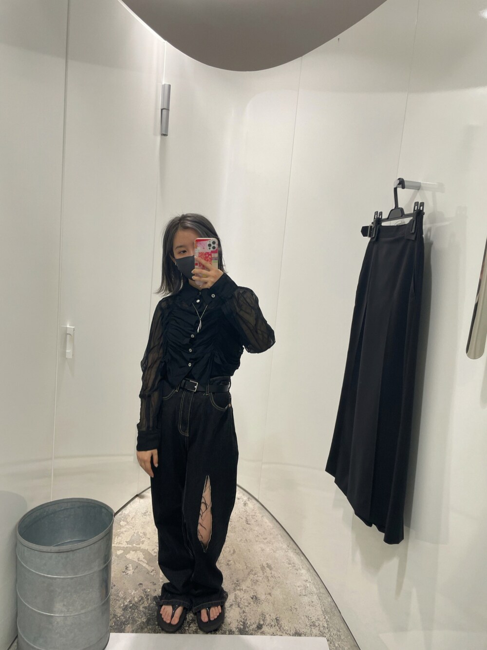 「CIAOPANICの【OOFOSS/ウーフォス】Oolala/サンダル（サンダル、ブラック系）」を使った、偽物飛鳥さん（レディース・156cm）の夏コーディネートの1枚目の写真