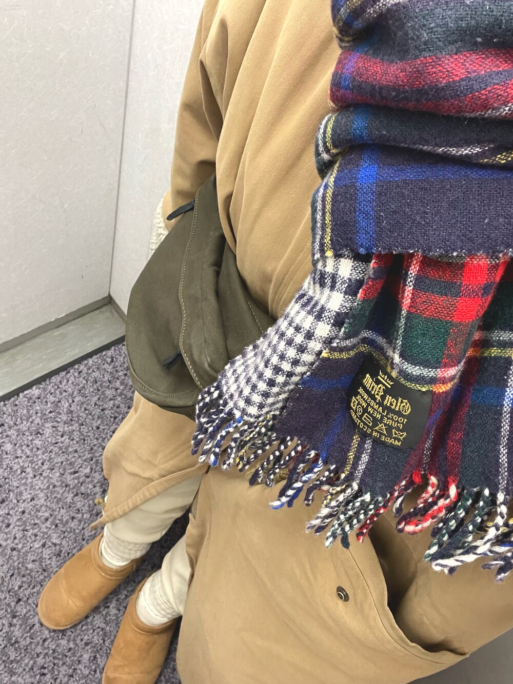 「human womanのアイテム（マフラー、レッド系）」を使った、ぽんちゃんさん（レディース・155cm）の冬コーディネートの1枚目の写真