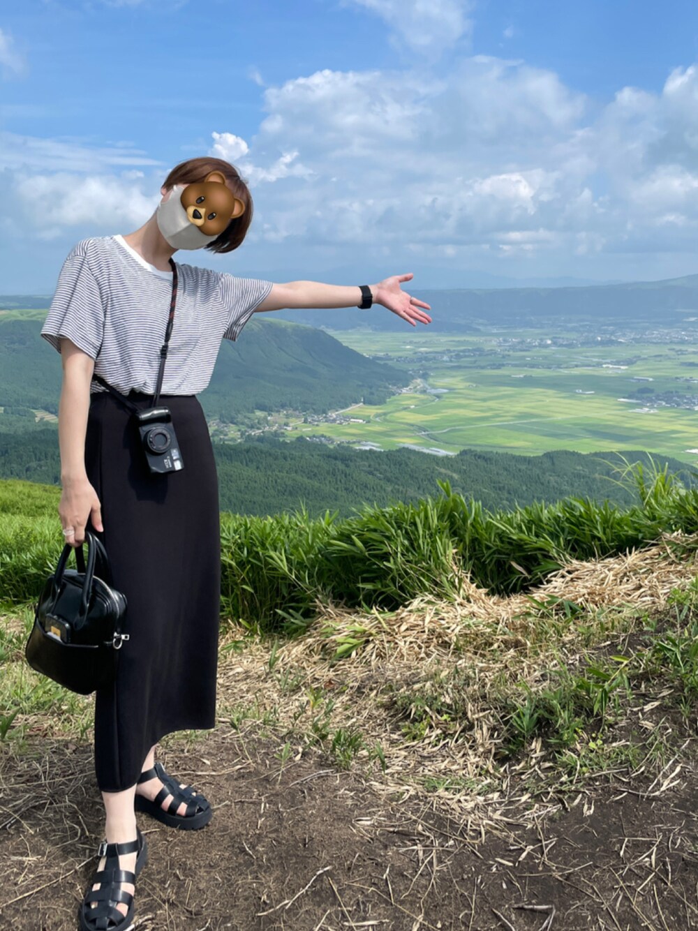「夏、シンプル、カジュアル、大人カジュアル、シンプルコーデ、ナロースカート、ボーダー、グルカサンダル、モノトーン、モノトーンコーデ、ドライブ、カメラ、カメラ女子」｜「UNIQLOのアイテム（Tシャツ/カットソー、ホワイト系）」を使った、つさん（レディース・155cm）の夏コーディネートの1枚目の写真
