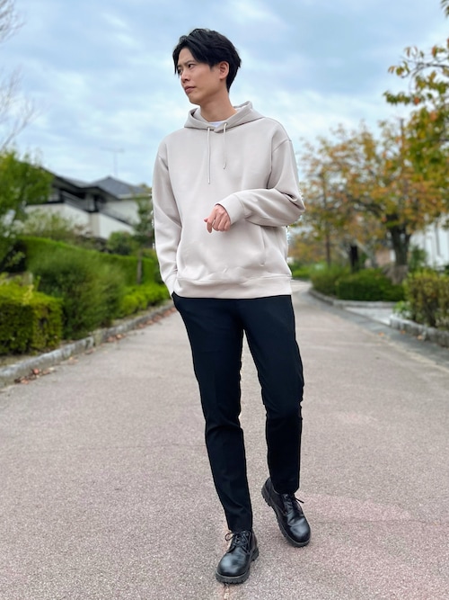 パーカー ベージュ系 を使った 30代 のメンズ人気ファッションコーディネート
