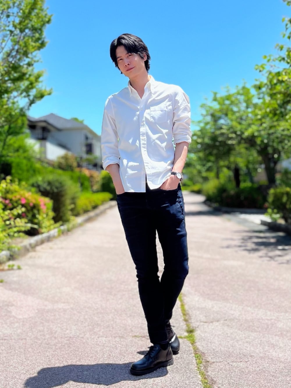 「お出かけコーデ日記、ユナイテッドトウキョウ、UNITED TOKYO、ジースター・ロゥ(G-STAR RAW)、G-STAR RAW(G-STAR RAW)、d-staq、birkenstock、ビルケンシュトック、ギルフォード、UNIQLO、ユニクロ、白シャツ、デニムパンツ、夏コーデ、おしゃれさんと繋がりたい」｜「UNITED TOKYOのＱＵＩＣＫＤＲＹオックスボタンダウンシャツ（シャツ/ブラウス、ホワイト系）」を使った、takamitsu suzukiさん（メンズ・179cm）の春コーディネートの1枚目の写真