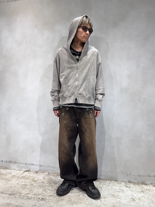 【ライトグレー】【WHO'S WHO gallery】KOOKY''Nスタッズジップパーカー セール】【UNISEX】KOOKY'N ケミカルスタッズ切り替えジップパーカー