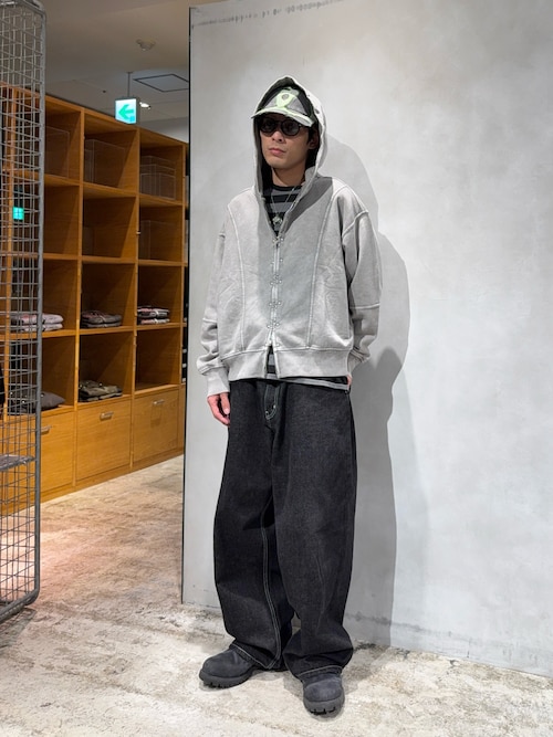 セール】【UNISEX】KOOKY'N ケミカルスタッズ切り替えジップパーカー