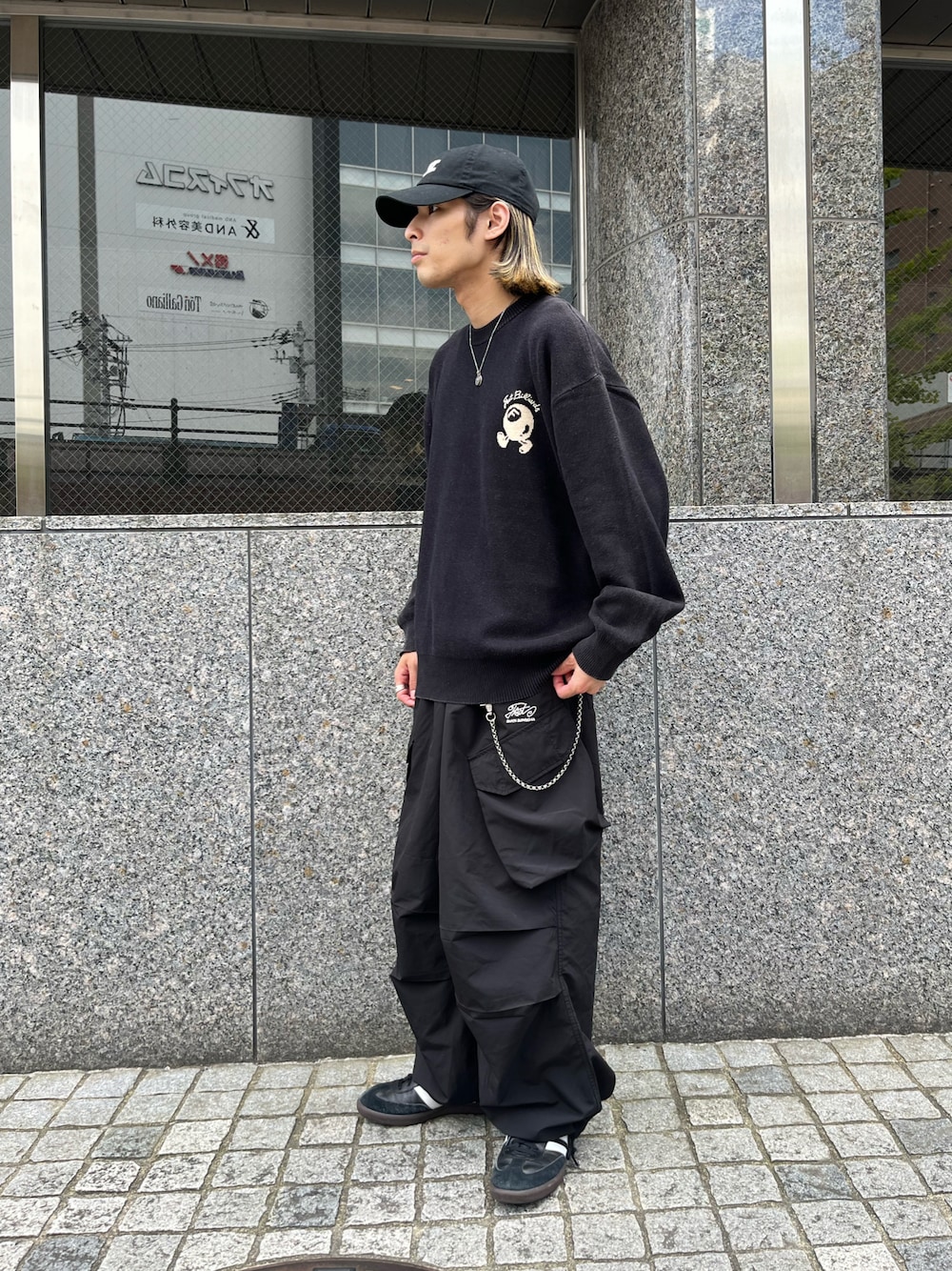 モノトーンストリートコーデC-boy Style【No.272】adidas SHIN(WHO'S WHO gallery 福岡パルコ店)｜adidasのスニーカーを使った