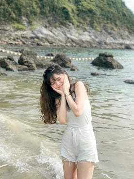 「MONKI（モンキ）のアイテム（ベスト）」を使った、Jesslyn Liewさん（レディース・160cm）の夏コーディネート