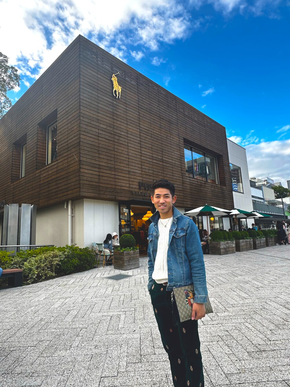 「休日コーデ、メンズファッション、お洒落さんとつながりたい、デニムジャケット、Polo Ralph Lauren、ポロラルフローレン、キレイめ、コーデュロイ」｜「POLO RALPH LAURENのストレッチ スリム Polo Bar パンツ（チノパンツ、グリーン系）」を使った、Hiromuさん（メンズ・168cm）の秋コーディネートの1枚目の写真