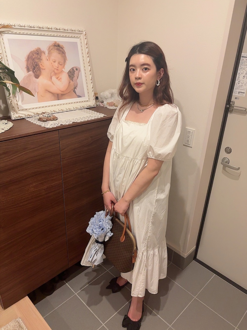 「ワンピース、リボン、観劇コーデ」｜「H&Mのアイテム（ワンピース、ホワイト系）」を使った、mooka🍑さん（レディース・160cm）の夏コーディネートの1枚目の写真