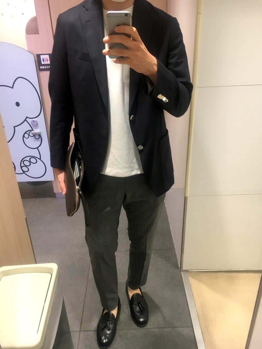 「ブレザー、紺ブレ、テーラードジャケット、ローファー、スラックス」｜「GLOBAL WORKのURBAN SLACKS(アーバンスラックス)/951562（スラックス、グレー系）」を使った、S24さん（メンズ・178cm）の春コーディネートの1枚目の写真