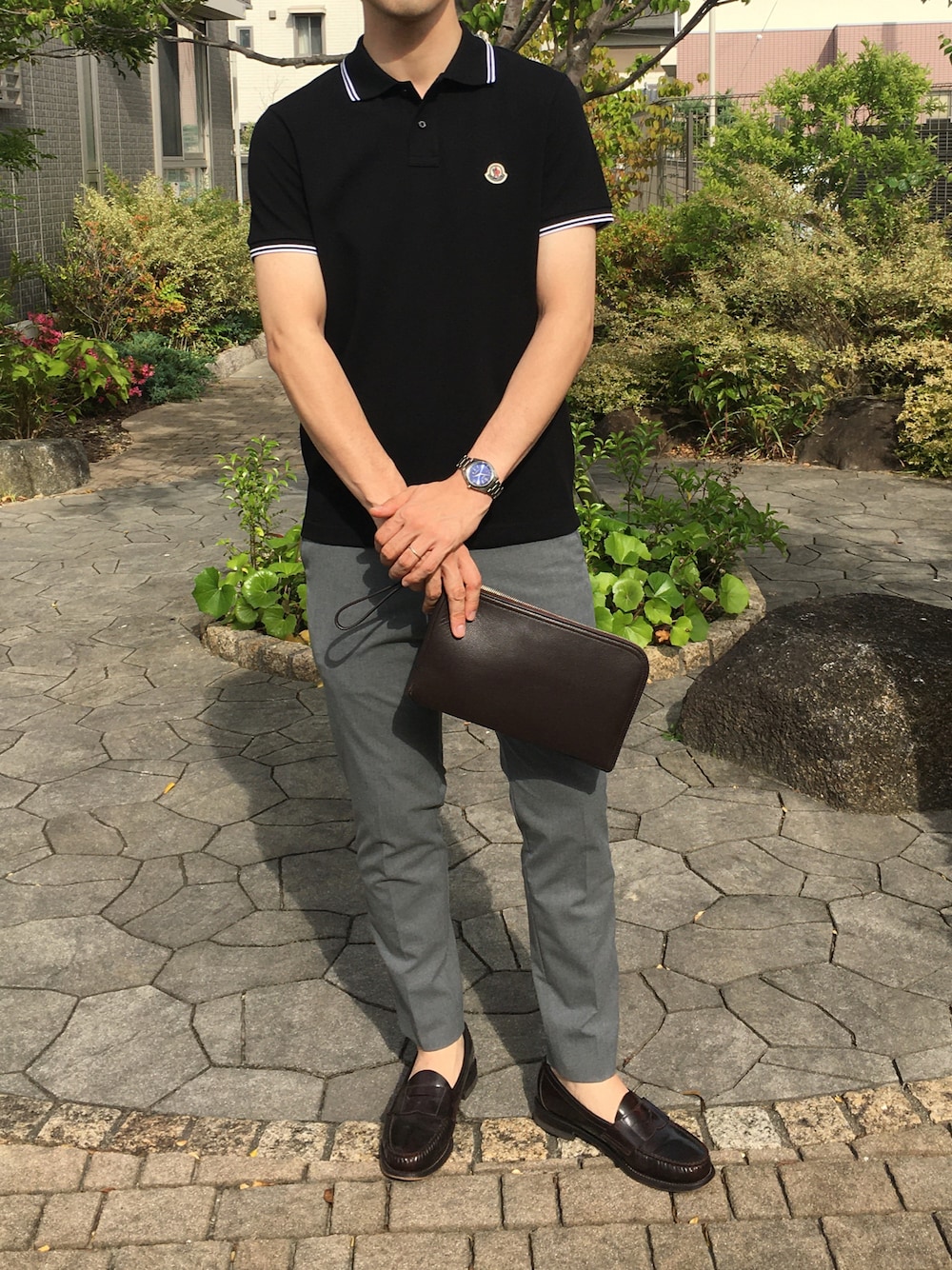 MONCLERのポロシャツ（ブラック系）を使った人気ファッション