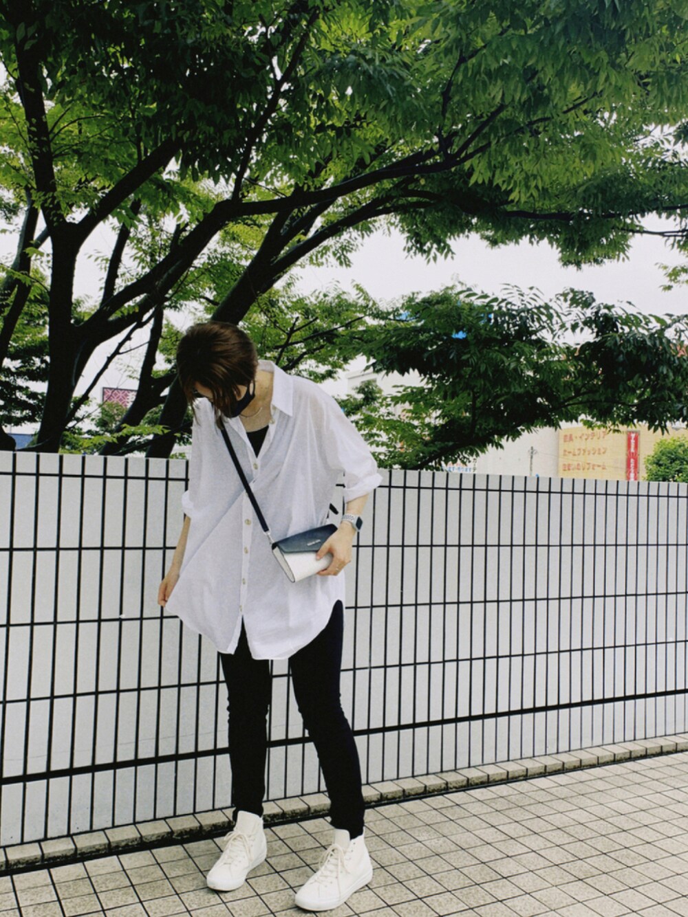 「シャツスタイル、梅雨、黒スキニー、MICHAEL KORS、ZARA、モード系、メンズ女子、メンズライク、ベリーショート、トランクスヘア」｜「UNIQLOのアイテム（その他パンツ、ブラック系）」を使った、Akiraさん（レディース・172cm）の夏コーディネートの1枚目の写真