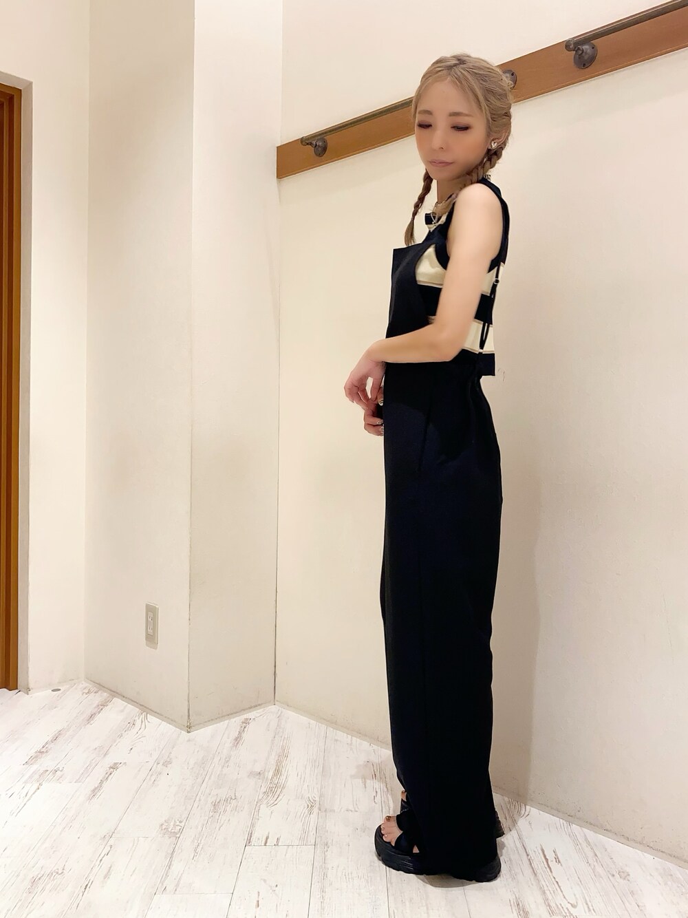 「サロペット、オールインワン、ボーダー、アメスリ、パンツスタイル、オトナカジュアル、楽チンコーデ、オトナ女子、リネン、SpRay、SPRAY PREMIUM、Libby&Rose」｜「SpRayのリネンライクサロペット（つなぎ/オールインワン、ブラック系）」を使った、yukariさん（レディース・158cm）の秋コーディネートの1枚目の写真
