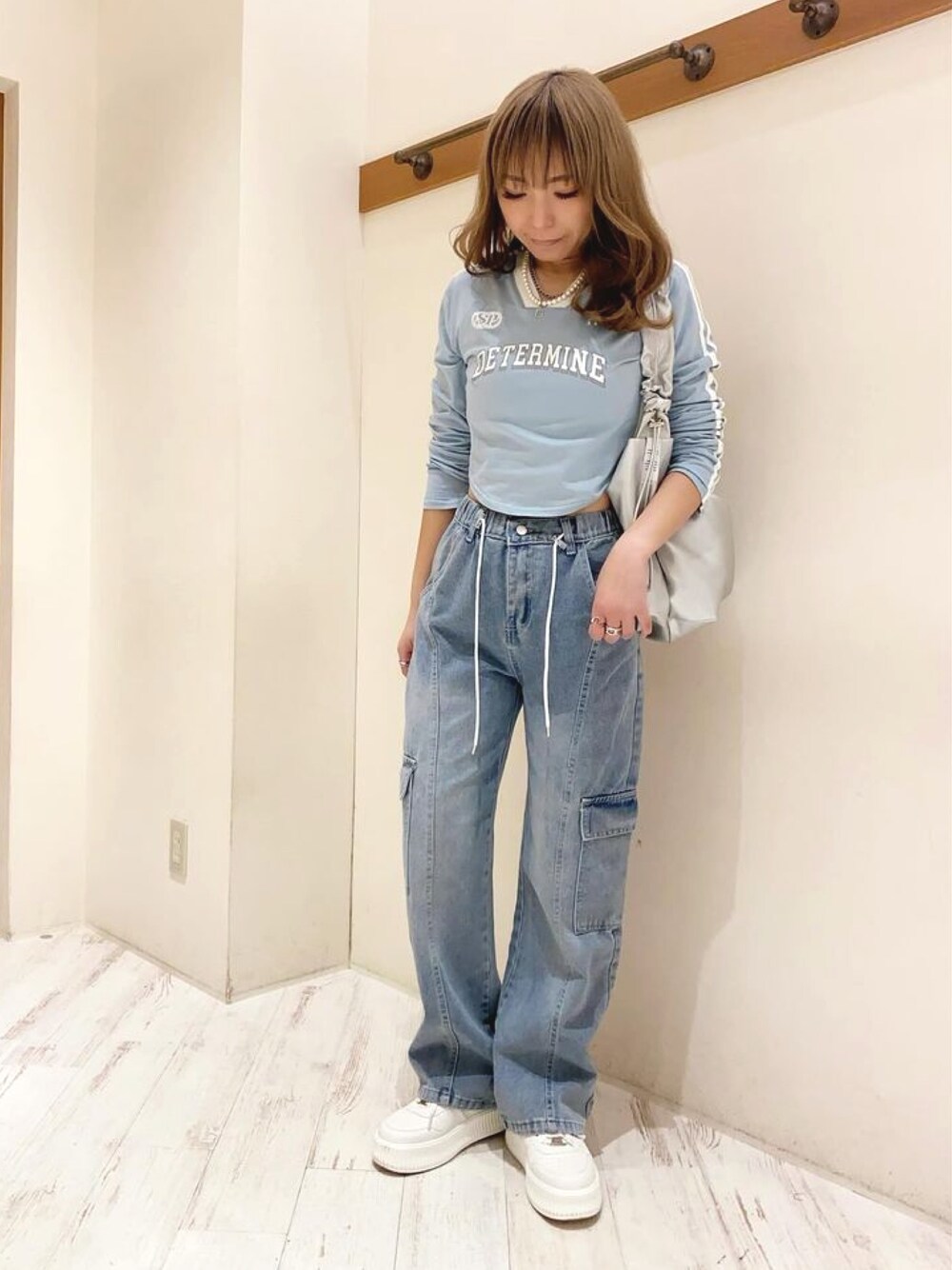 「ラインT、デニム、デニムパンツ、カーゴパンツ、デニムカーゴパンツ、夏ファッション、韓国ファッション、カジュアル、カジュアルコーデ、SpRay、SPRAY PREMIUM」｜「SpRayのアイテム（Tシャツ/カットソー、ブルー系）」を使った、yukariさん（レディース・158cm）の夏コーディネートの1枚目の写真