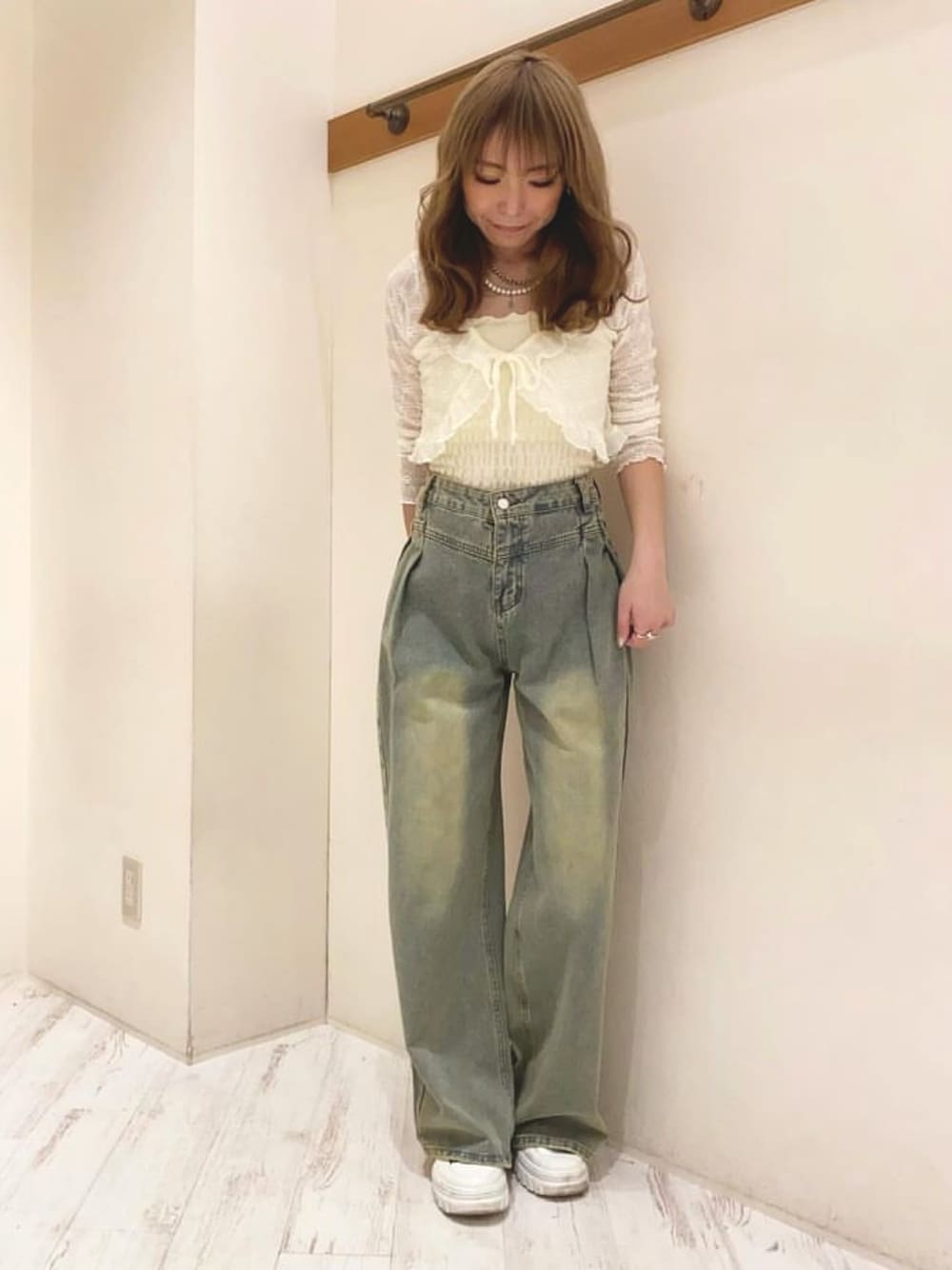 「レース、レースカーディガン、レースボレロ、ボレロ、フリル、ボレロカーデ、レーストップス、オーバーダイ、タックワイドパンツ、タックパンツ、デニムワイドパンツ、バレエコア、SpRay、SPRAY PREMIUM」｜「SpRayのアイテム（カーディガン/ボレロ、ホワイト系）」を使った、yukariさん（レディース・158cm）の夏コーディネートの1枚目の写真