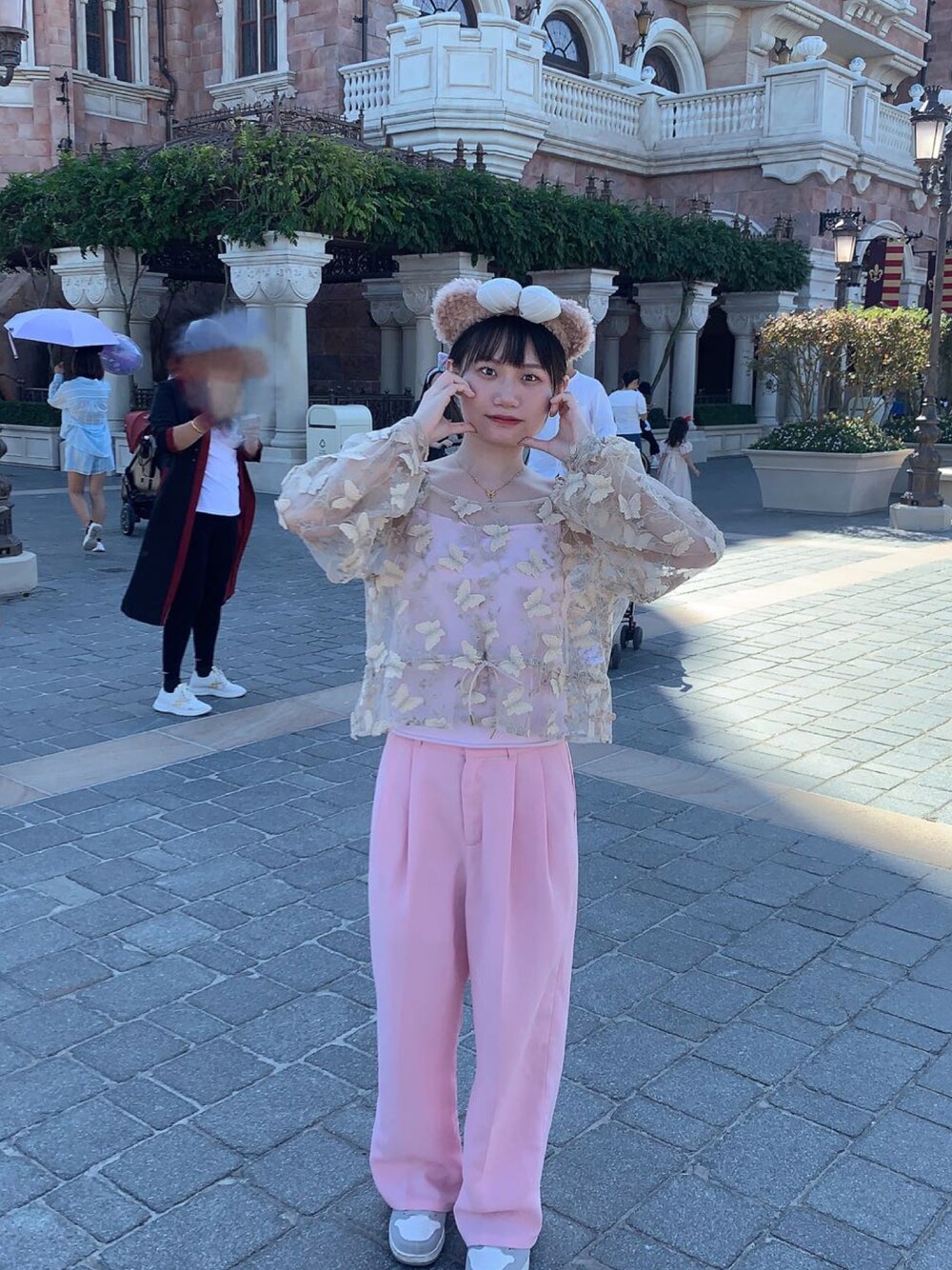 「Disneyland、秋のコーデ、お洒落さんとつながりたい、いいね、save、フォローお願いします🤑」｜「Kastaneの【サイズ展開あり】タックスラックスパンツ（スラックス、ピンク系）」を使った、電波ルルさん（レディース・158cm）の秋コーディネートの1枚目の写真
