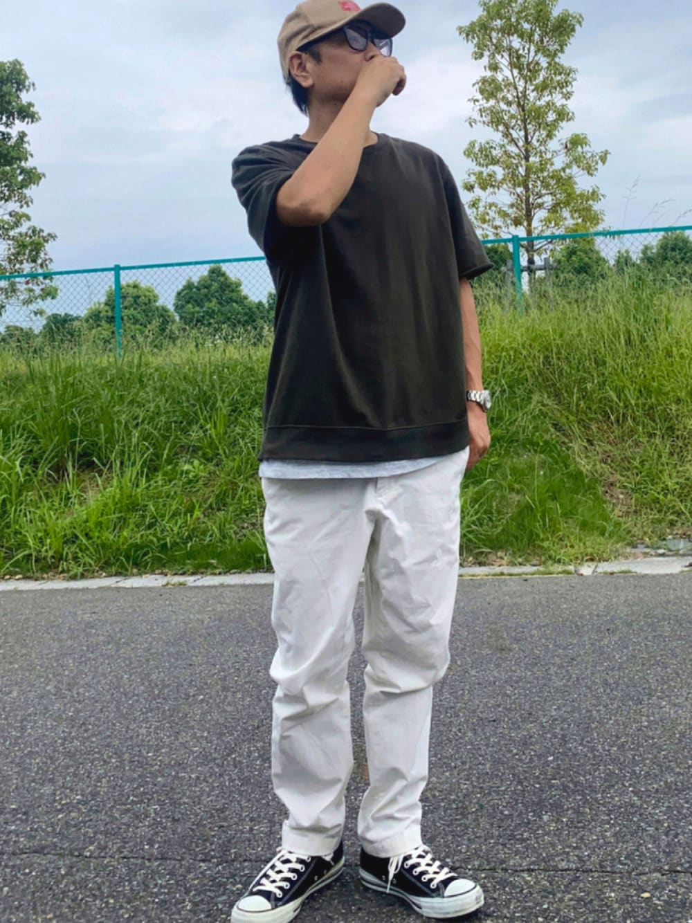 「カジュアル、シンプル、レイヤードスタイル、カーキ、休日スタイル、プチプラ、アースカラー、ラフ、パパコーデ、オトナカジュアル」｜「Rubenのスウェード BB CAP（キャップ、ベージュ系）」を使った、Naoyanさん（メンズ・168cm）の秋コーディネートの1枚目の写真