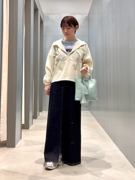 「ITEMS URBANRESEARCH（アイテムズ アーバンリサーチ）のフロッキープリントTシャツ（Tシャツ/カットソー、ブルー系）」を使った、Ayaneさん（レディース・165cm）の春コーディネート