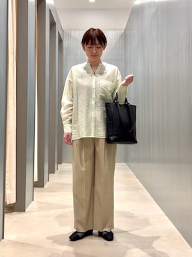 「ITEMS URBANRESEARCH（アイテムズ アーバンリサーチ）のドットボタンシアーシャツ（シャツ/ブラウス、グリーン系）」を使った、Ayaneさん（レディース・165cm）の春コーディネート