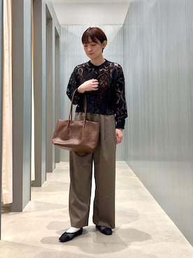 「ITEMS URBANRESEARCH（アイテムズ アーバンリサーチ）のレースクロップドシャツ（シャツ/ブラウス、ブラック系）」を使った、Ayaneさん（レディース・165cm）の春コーディネート