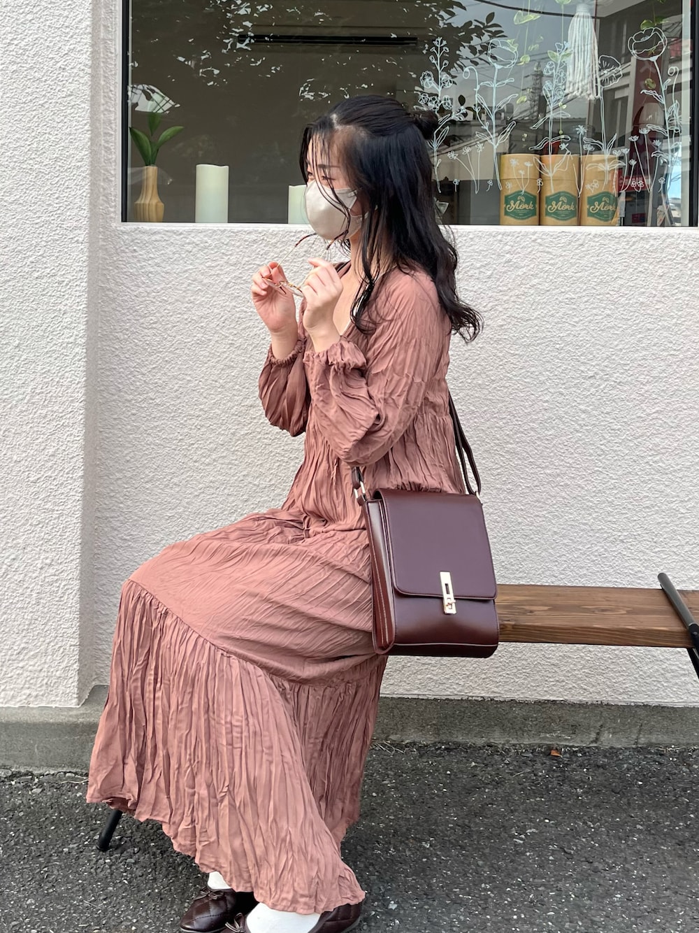 「ブラウンコーデ、ワントーンコーデ、淡色コーデ、淡色女子」｜「apres jour clairの【apres jour clair】クリンクルワンピース（ワンピース、ブラウン系）」を使った、Haruka‪さん（レディース・157cm）の秋コーディネートの1枚目の写真
