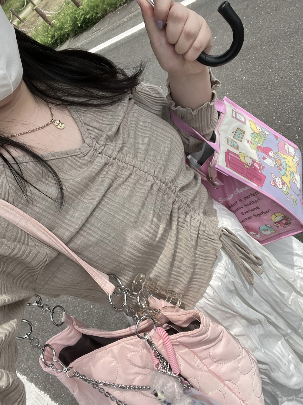 「春夏コーデ、オトナカジュアル、カジュアルコーデ、初夏コーデ、プチプラ、大人かわいい、スニーカー、今日のコーデ、大人ガーリー、韓国コーデ、ガーリーコーデ、PUMA、スニーカーコーデ、休日スタイル、お出かけコーデ」｜「RETRO GIRLのクリンクルテレコドロストTee（Tシャツ/カットソー、ブラウン系）」を使った、heika さん（レディース・160cm）の春コーディネートの1枚目の写真