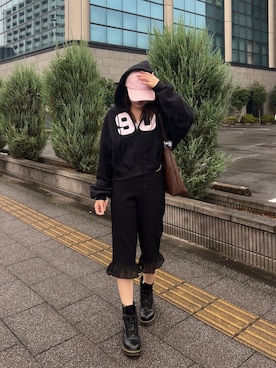 「NIKE（ナイキ）のナイキ スタジオ フリース ミディアムウェイト ウィメンズ オーバーサイズド クロップド フルジップ スウェットシャツ / Nike Studio Fleece Medium Weight Women's Oversized Cropped Full-Zip Sweatshirt IV5748-010 Black（パーカー、ブラック系）」を使った、momoさん（レディース・156cm）の秋コーディネート