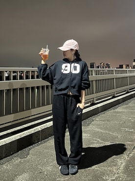 「NIKE（ナイキ）のナイキ スタジオ フリース ミディアムウェイト ウィメンズ オーバーサイズド クロップド フルジップ スウェットシャツ / Nike Studio Fleece Medium Weight Women's Oversized Cropped Full-Zip Sweatshirt IV5748-010 Black（パーカー、ブラック系）」を使った、momoさん（レディース・156cm）の秋コーディネート