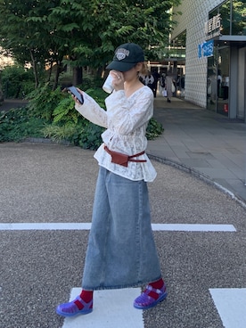 「アイテム（デニムスカート）」を使った、momoさん（レディース・154cm）の秋コーディネート