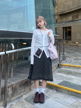 「アイテム（スニーカー）」を使った、momoさん（レディース・154cm）の秋コーディネート