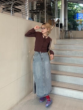 「アイテム（デニムスカート）」を使った、momoさん（レディース・154cm）の秋コーディネート